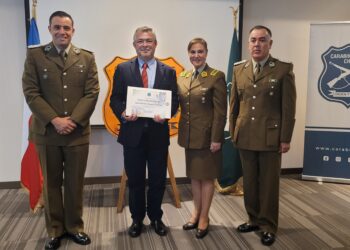Mes aniversario 97: Carabineros reconoció a vecinos y colaboradores de la institución en Ñuble.