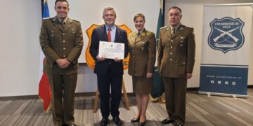 Mes aniversario 97: Carabineros reconoció a vecinos y colaboradores de la institución en Ñuble.