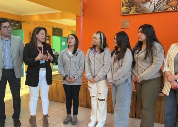 Estudiantes chillanvejanas viajan a Bolivia a representar a Ñuble en feria científica