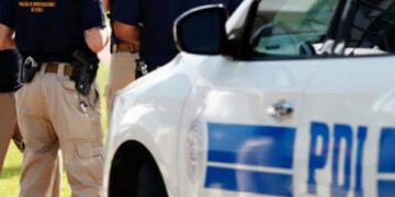 MUJER TENÍA LOCAL DE COMIDA RÁPIDA COMO FACHADA PERO VENDÍA DROGA EN PLAZA DE ÑIQUÉN.