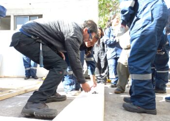 Ñuble: Sence ofrece capacitaciones en construcción, diseño de prendas de vestir y labores de oficina.