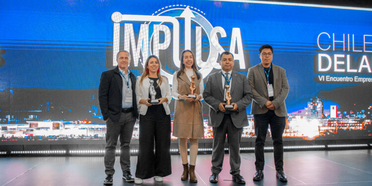 CPC Biobío premió a la UCSC por su aporte a la innovación con el Centro de Energía.