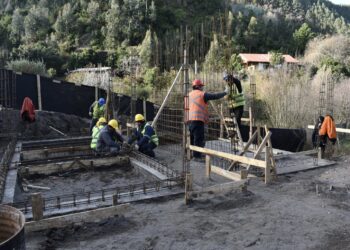 Histórico: MOP construye sistema de agua potable para abastecer a más de 500 personas de la costa de Trehuaco.