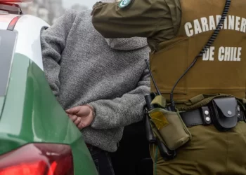 Ingresó a robar a una casa 🏡 Delincuente fue sorprendido con un televisor, dos perfumes y una lleve de una camioneta en Ñuble.