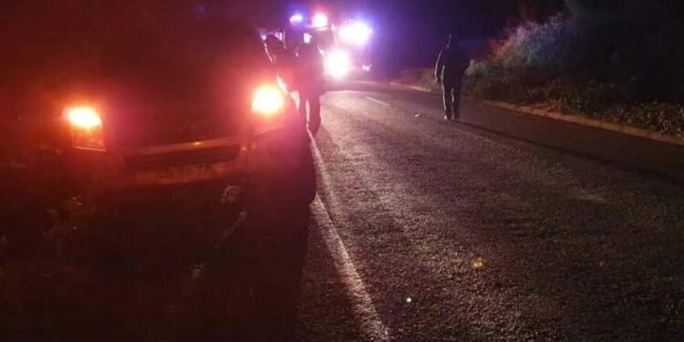 Esta noche camioneta colisiona con hombre a caballo y este último falleció .