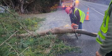 MOP ÑUBLE trabaja para recuperar conectividad vial en dos de Itata y monitorea desborde del río Lonquén.