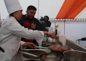 Santo Tomas dictó clase de cocina en vivo en la VIII versión Fiesta de la Longaniza.