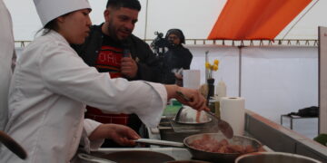 Santo Tomas dictó clase de cocina en vivo en la VIII versión Fiesta de la Longaniza.