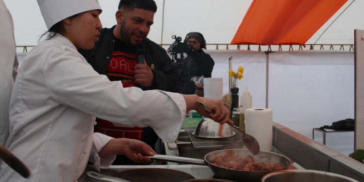 Santo Tomas dictó clase de cocina en vivo en la VIII versión Fiesta de la Longaniza.