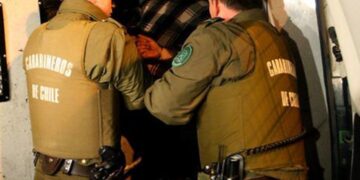 La golpeó e intentó asfixiarla: Ex pololo es acusado de atacar a joven mujer en Quillón.