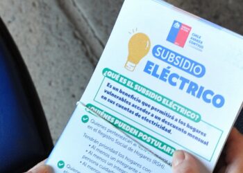 Ministro Pardow anuncia que se adelantará a septiembre la entrega del subsidio eléctrico.