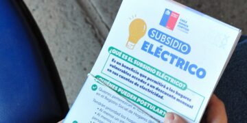 Ministro Pardow anuncia que se adelantará a septiembre la entrega del subsidio eléctrico.