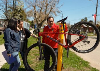 EN RUCAPEQUÉN: INAUGURAN PRIMERA ESTACIÓN DE REPARACIÓN DE BICICLETAS PÚBLICA DE ÑUBLE.