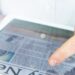Día mundial del acceso universal a la información: Una persona informada brinda verdad a la sociedad.