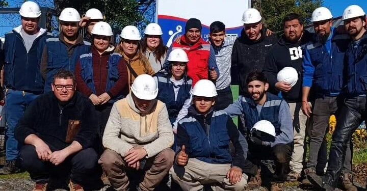 Santo Tomás impulsa mejoras en Escuela de Huape con nueva sala multiuso y mejoras sanitarias.