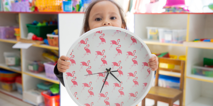 La importancia de acompañar a niñas y niños en el comienzo del horario de verano.