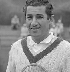 Murió Luis Ayala, leyenda del tenis chileno