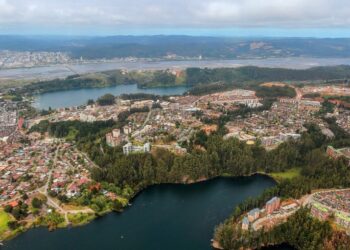 Dos nuevas Áreas Metropolitanas se constituyen oficialmente: Santiago y Concepción.