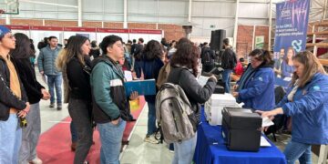 Masiva participación en Feria Laboral y Vocacional 2024 en Chillán.