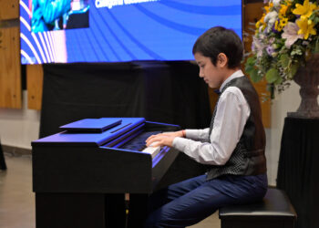 Nuevos alumnos se integran a clase magistral de piano casa de Arrau en septiembre.