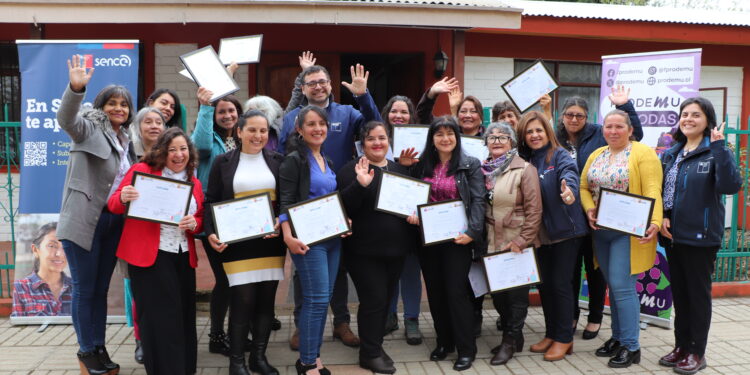 Mujeres de San Ignacio se capacitaron en instalación de paneles solares y ampliaron sus opciones laborales.