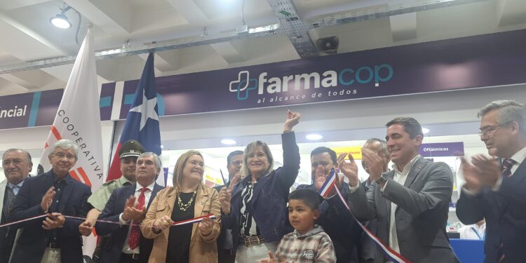 Copelec inauguró su primera farmacia en Chillán.