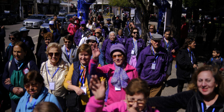 Exitosa Tercera Caminata de Personas Mayores en San Carlos.