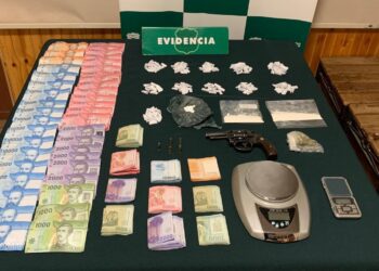 En Ñuble detienen a 3 sujetos por tráfico de drogas y además se les incautó armamento.