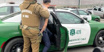 Joven delincuente con arma de fuego asaltó a colectivero para robarle 5 mil pesos.