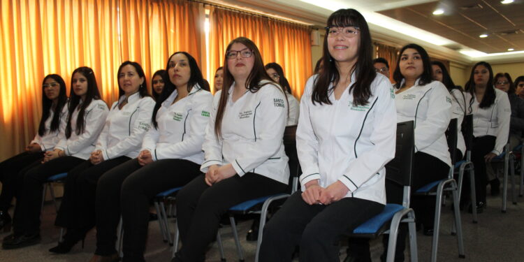 Prácticas de alumnos de Santo Tomás apoyan sistema de salud en Ñuble.
