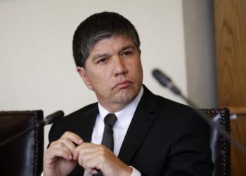 Manuel Monsalve Socialista y ministro del gobierno de Boric renuncia a su cargo tras ser denunciado por presunta violación.