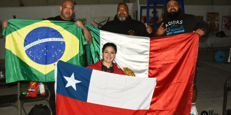 De Chillán al mundo: Estefanía Mora busca coronarse en el mundial de powerlifting en Estados Unidos.