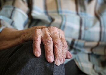 Delincuente asaltó a un adulto mayor para robarle 50 mil pesos en Chillán.