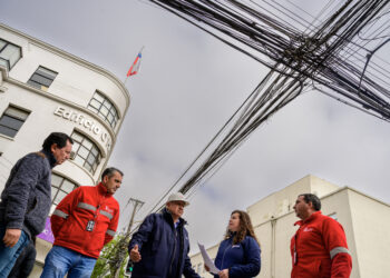 Inician trabajo coordinado con empresas para retiro de cables en desuso en Chillán