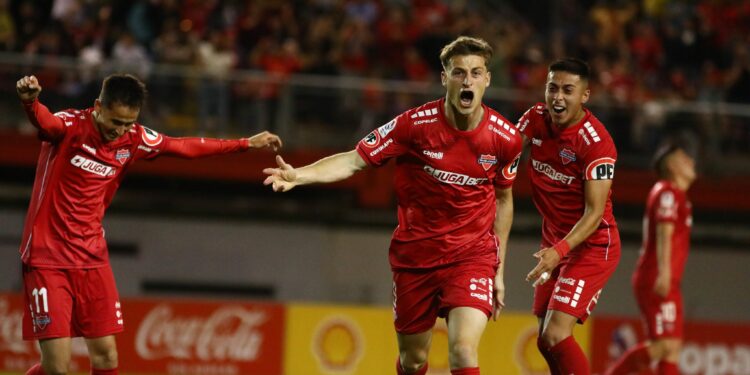Ñublense gana a Magallanes con gol agónico por copa Chile.