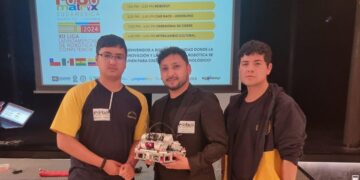 San Nicolás: Estudiantes de Puente Ñuble obtienen oro en competencia internacional de robótica en Colombia.