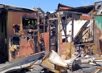 Fiscalía investiga incendio intencional que afectó a cuatro casas y que deja un detenido en San Carlos