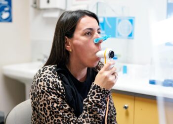 Más de 5 mil personas están en control en centros públicos de salud de Ñuble por Enfermedad Pulmonar Obstructiva Crónica (EPOC).