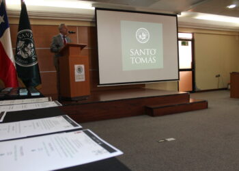 Estudiantes del INSUCO fueron capacitados en áreas de informática y administración por Santo Tomás.