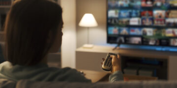 Especialista UCSC explicó los desafíos de la televisión ante la llegada de las plataformas de streaming●