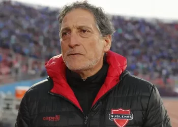 Ñublense decide no seguir con Mario Salas como director técnico.