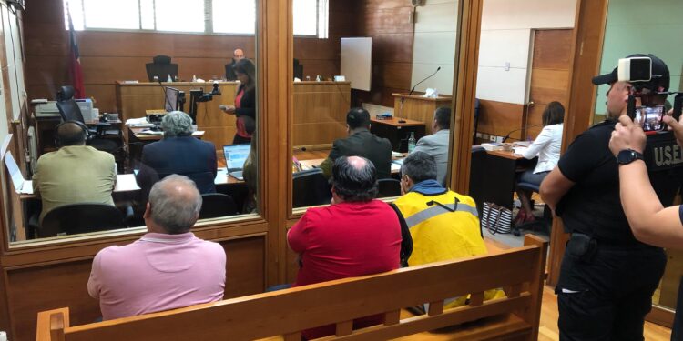 Condenan a 14 implicados en red de delitos sexuales y pornografía infantil más violación y abuso a una niña desde que tenia 8 años en Chillán.