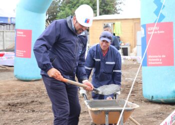 Familias de Bulnes colocan la 1° piedra de sus nuevos hogares.