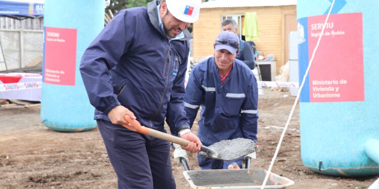 Familias de Bulnes colocan la 1° piedra de sus nuevos hogares.