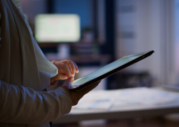Empresas chilenas aceleran transformación digital para enfrentar desafíos en compras y pagos 2025.
