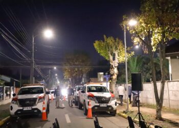 ILUMINACIÓN FOTOVOLTAICA: CHILLÁN VIEJO FORTALECE LA SEGURIDAD PÚBLICA CON RUTAS MÁS ILUMINADAS.