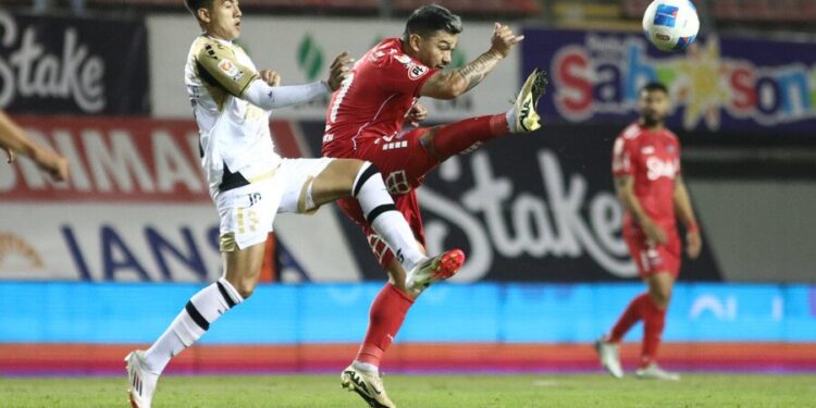 Ñublense consiguió sólo un empate ante Coquimbo en Chillán.