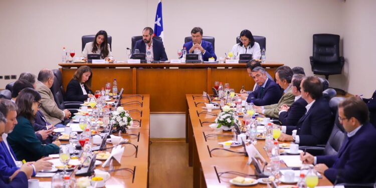 Consejo Exportador Agroalimentario aborda impacto de la aplicación de tarifas arancelarias por parte de Estados Unidos a Chile.