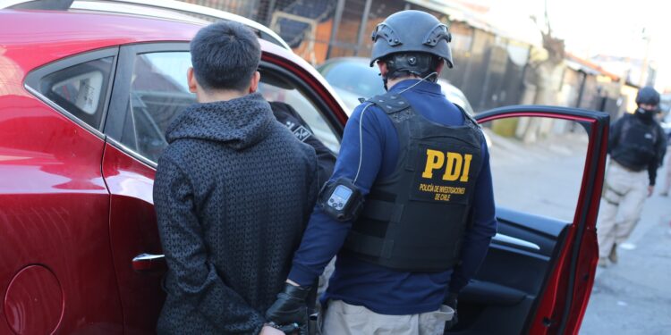 Detienen a joven delincuente que mantenía atemorizados a varios residentes de Chillán.