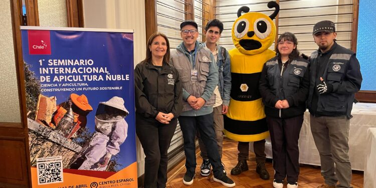 Chillán reúne a expertos y productores en gran encuentro apícola.